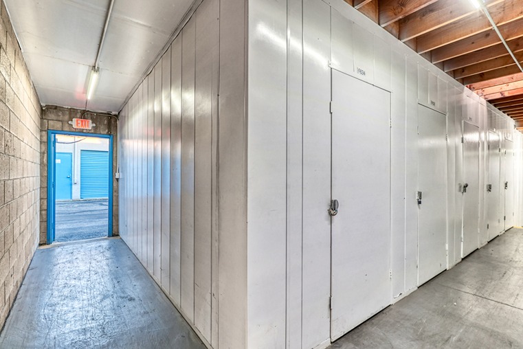 SmartStopSelfStorage-AzusaCA-1111WestGladstone-InteriorUnits