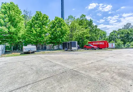SmartStopSelfStorage-AshevilleNC-2594SweetenCreekRd-Parking