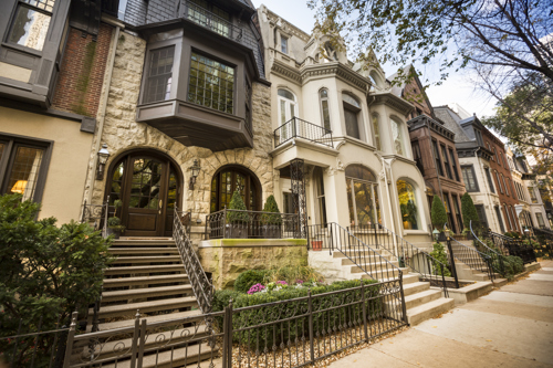 historic home in a residential neighborhood of chicago illinois