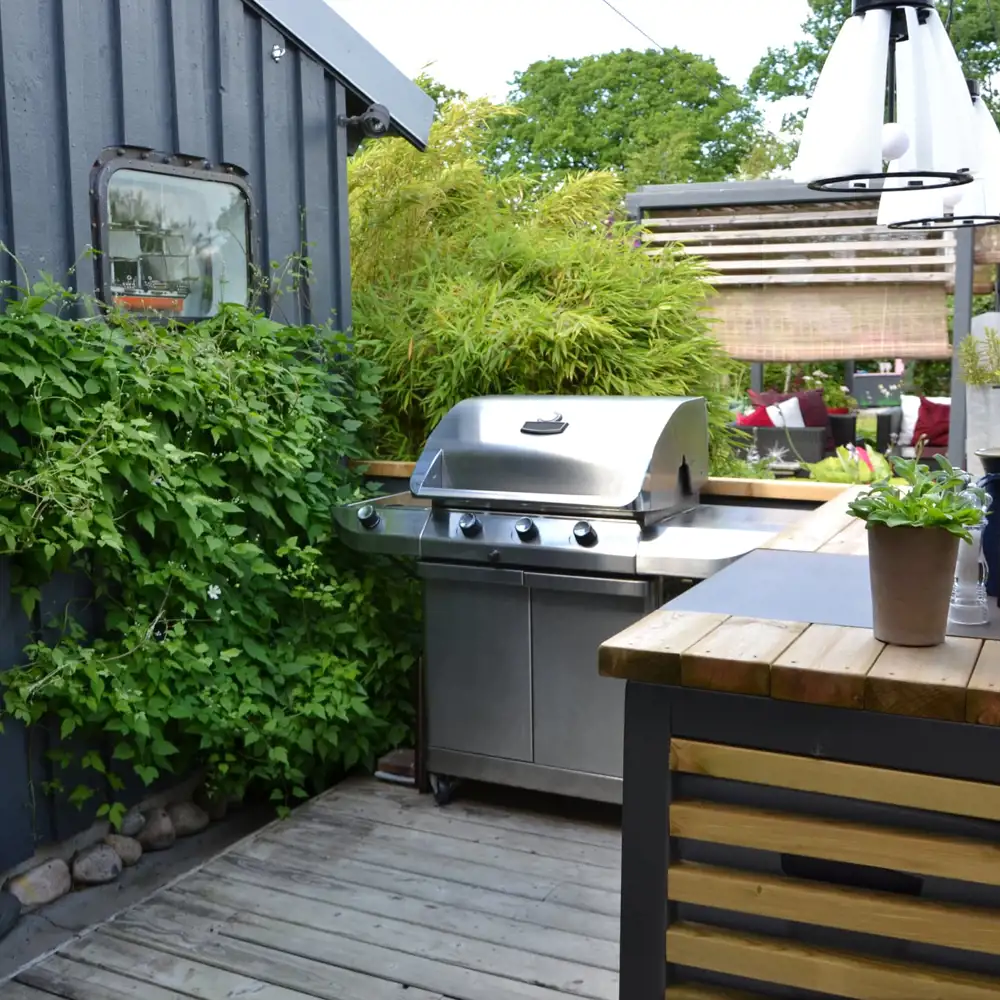 outdoor kitchen in home backyard