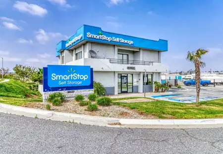 SmartStopSelfStorage-RiversideCA-6667VanBurenBlvd-Hero-1