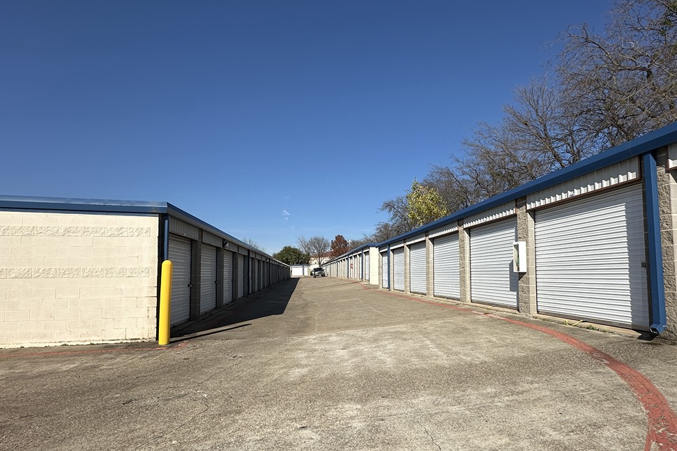 SmartStopSelfStorage-DallasTX-8110SCockrellHillRd-DriveUpUnits