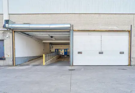 SmartStopSelfStorage-NorthYorkONT-4548DufferinSt-LoadingDock