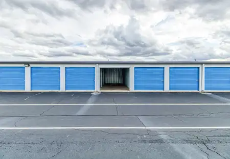 SmartStopSelfStorage-TroyOH-21KingsChapelDrN-DriveUpUnits