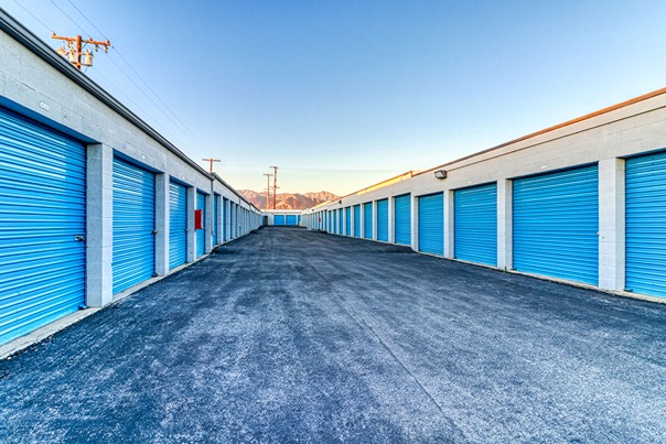 SmartStopSelfStorage-AzusaCA-1111WestGladstone-ExteriorUnits-1