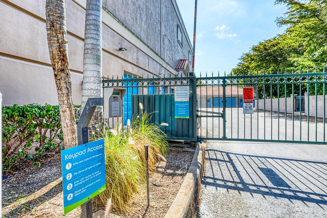 SmartStopSelfStorage-NaplesFL-275Goodlette-FrankRd-KeypadAccess