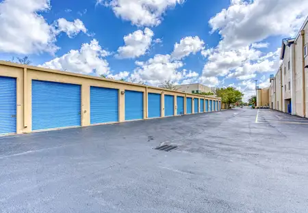 SmartStopSelfStorage-WellingtonFL-1341SouthStateRd-ExteriorUnits