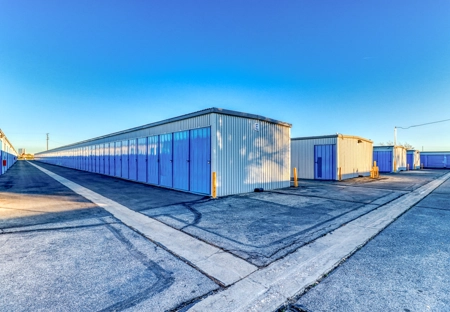 SmartStop Self Storage Facility at 43745 Sierra Hwy, Lancaster CA - Drive-up Units