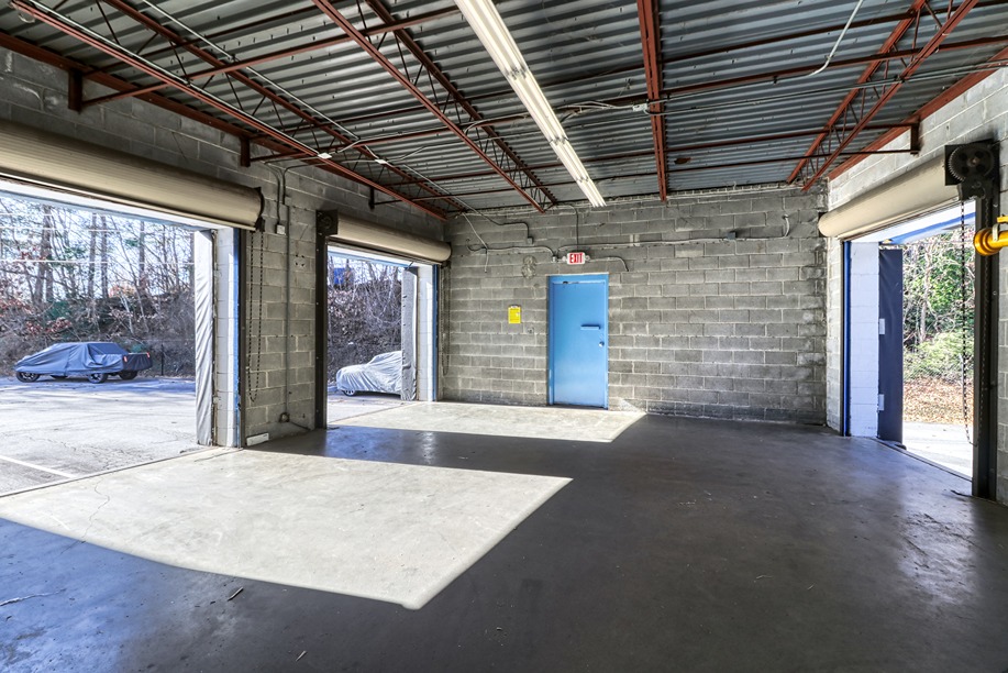 SmartStopSelfStorage-ArdenNC-6LongShoalsRd-Loading Dock Interior