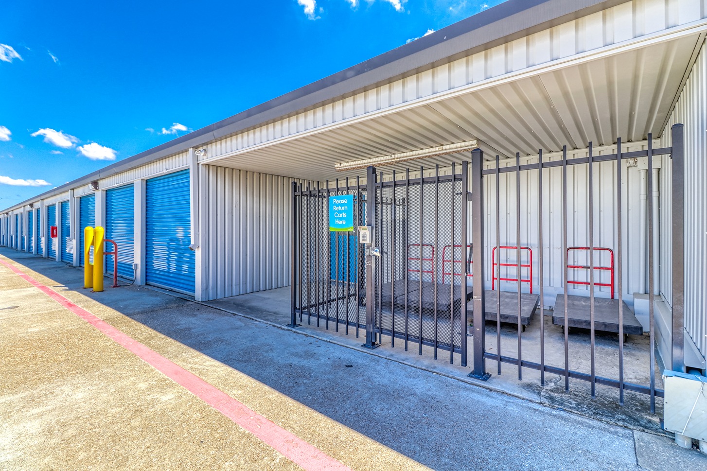 SmartStopSelfStorage-CypressTX-27236US290-Hand Carts