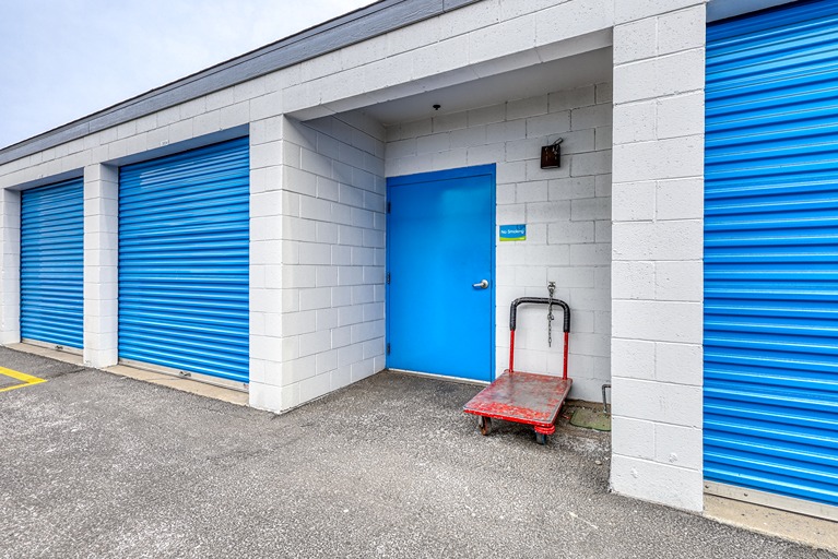 SmartStop Self Storage-PhoenixAZ-4860N83rdAve-handcarts