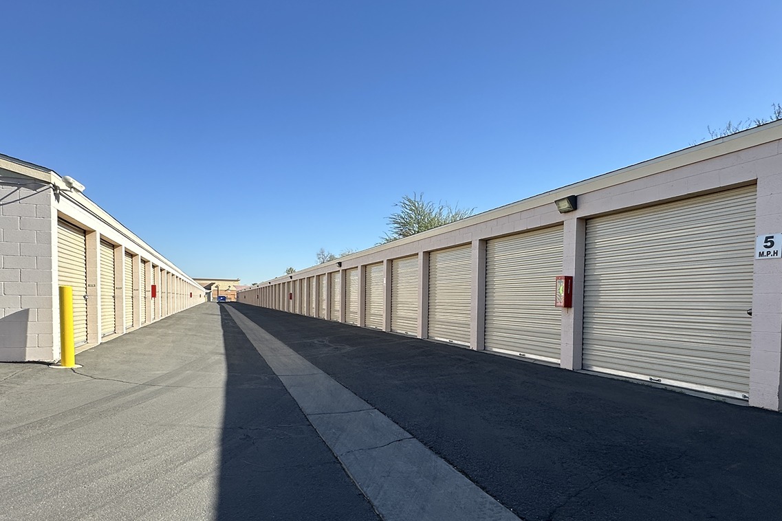 SmartStop Self Storage-PhoenixAZ-4860N83rdAve-Drive Up Units