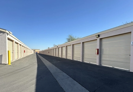 SmartStop Self Storage-PhoenixAZ-4860N83rdAve-Drive Up Units