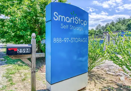 SmartStopSelfStorage-AshevilleNC-2594SweetenCreekRd-Signage