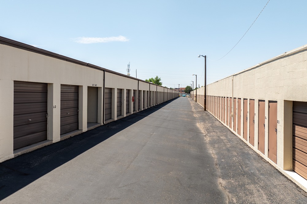 Drive up units at AmericanSelfStorage-AlbuquerqueNM-720CandelariaRdNE