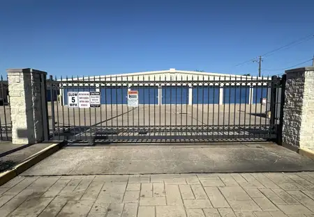 SmartStopSelfStorage-PasadenaTX-7905SpencerHwy-Gate