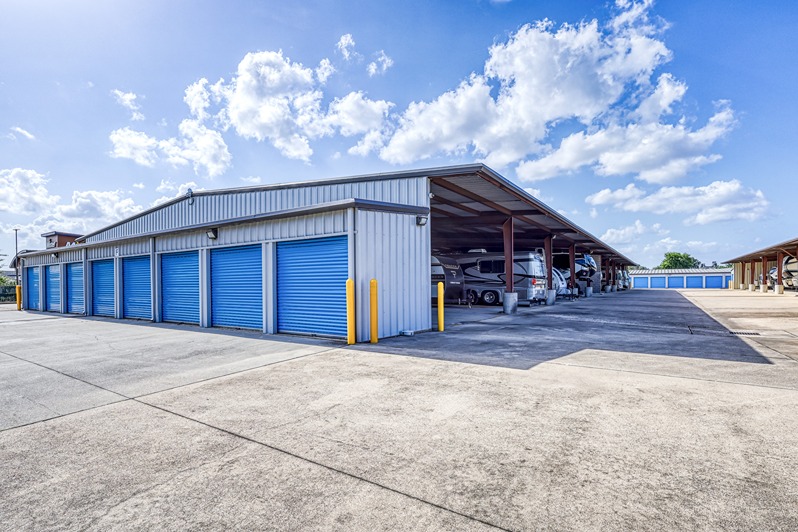 Drive Up and vehicle storage at SmartStopSelfStorage-PasadenaTX-7905SpencerHwy