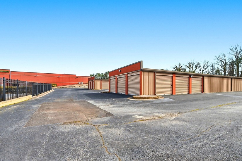 Drive-up units at SmartStopSelfStorage-CarrolltonGA-970HaysMillRd