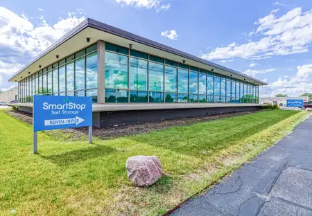 SmartStopSelfStorage-ElkGroveVillageIL-1600BusseRd-Hero