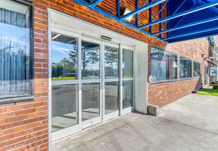 SmartStopSelfStorage-1450 Don Mills Rd - Toronto,ONT-M3B0B3-Covered Entrance