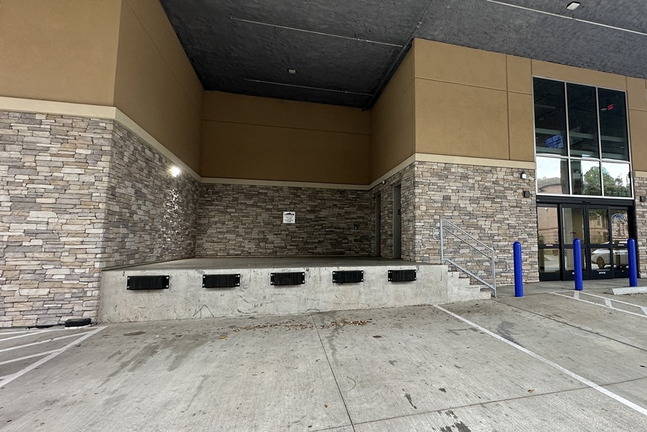 SmartStopSelfStorage-HoustonTX-3130SouthwestFwy-LoadingDock