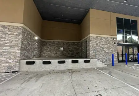 SmartStopSelfStorage-HoustonTX-3130SouthwestFwy-LoadingDock
