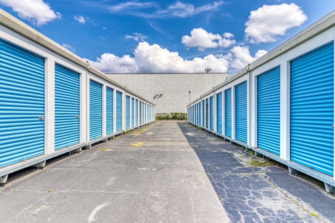 SmartStopSelfStorage-NewarkNJ-99EvergreenAve-DriveUpUnits