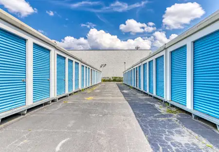 SmartStopSelfStorage-NewarkNJ-99EvergreenAve-DriveUpUnits