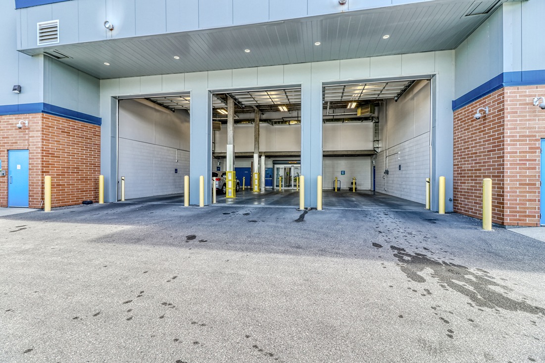 SmartStopSelfStorage-19 Esandar Dr. - Toronto,ONT-M4G4C5-Loading Bay Ext.