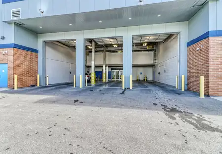 SmartStopSelfStorage-19 Esandar Dr. - Toronto,ONT-M4G4C5-Loading Bay Ext.