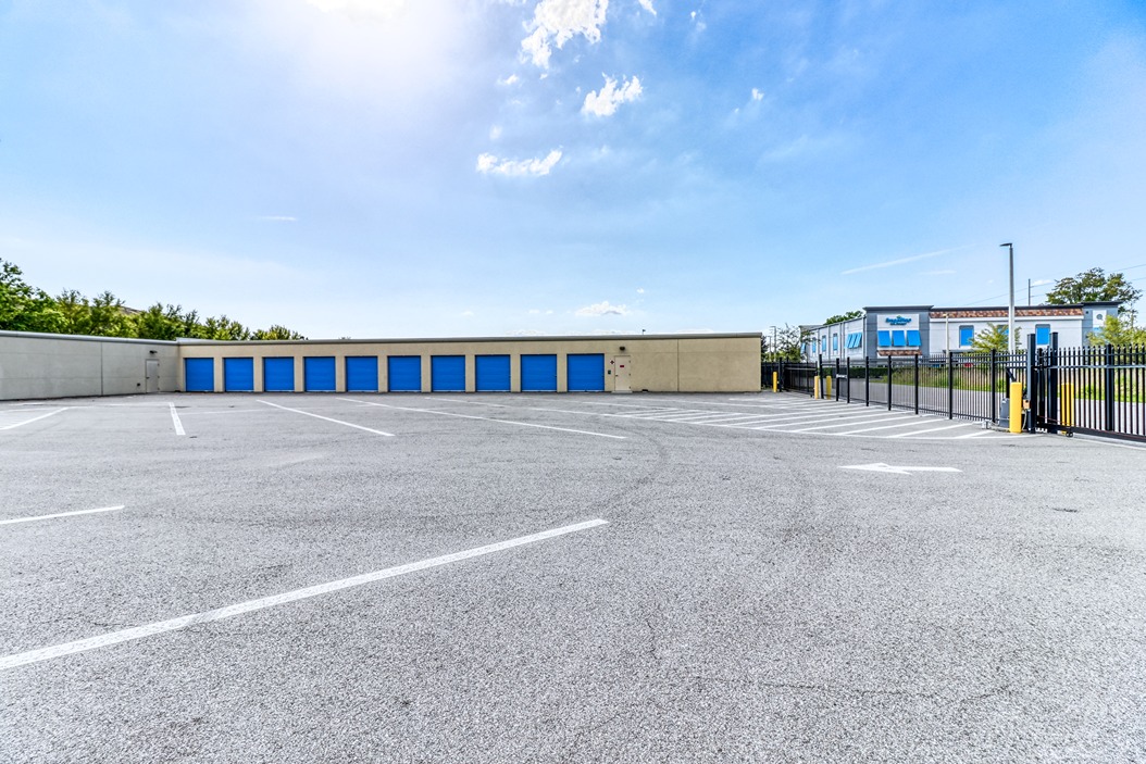 SmartStopSelfStorage-RiverviewFL-9811ProgressBlvd-Parking