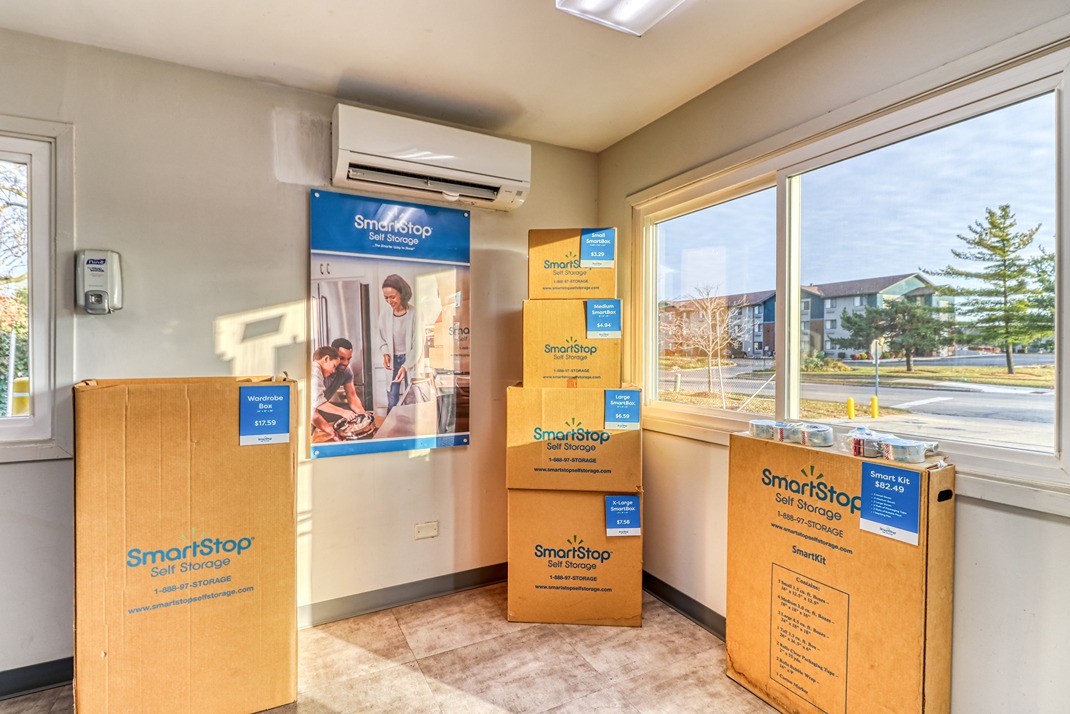 SmartStopSelfStorage-RomeovilleIL-1302MarquetteDr-MovingSupplies
