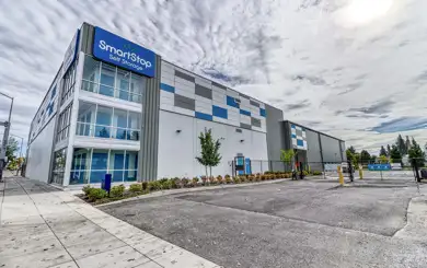 Smartstop Triangular Buildsing About SmartStop Self Storage - Company, Careers, & More