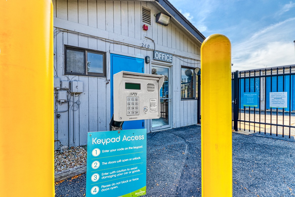 SmartStopSelfStorage-BloomingdaleIL-240WArmyTrailRd-Keypad Access