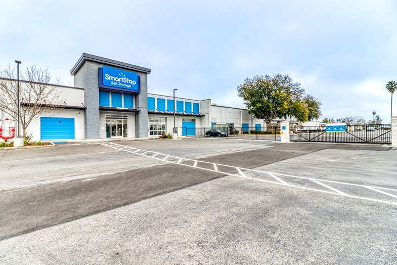 SmartStopSelfStorage-SacramentoCA-3970PellCircle-Hero
