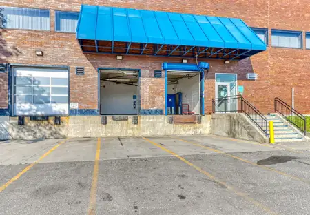 SmartStopSelfStorage-1450 Don Mills Rd - Toronto,ONT-M3B0B3-Loading Bays