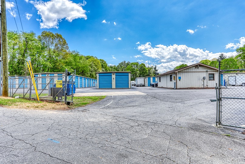 SmartStopSelfStorage-AshevilleNC-40WilmingtonSt-Gate