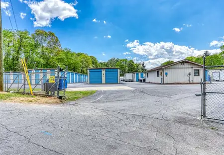 SmartStopSelfStorage-AshevilleNC-40WilmingtonSt-Gate