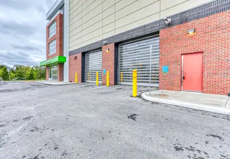 SmartStopSelfStorage-MarkhamONT-506 CopperCreekRd-All Weather Loading