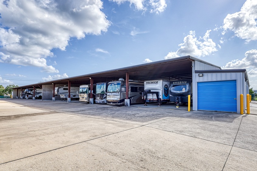 Covered RV Storage at SmartStopSelfStorage-PasadenaTX-7905SpencerHwy