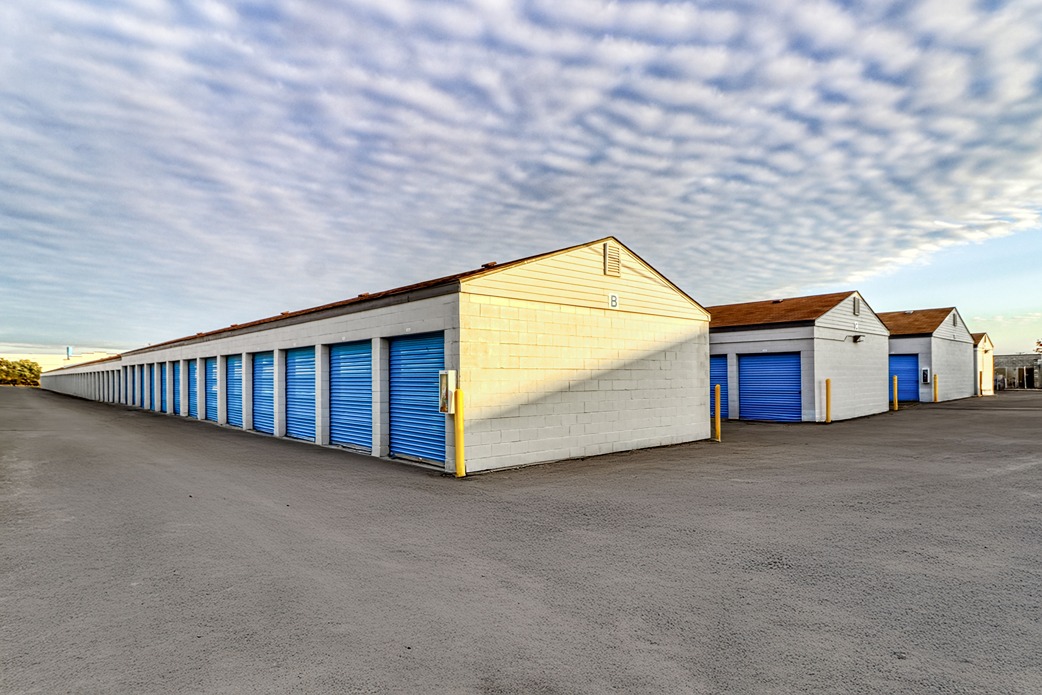 SmartStopSelfStorage-RomeovilleIL-1302MarquetteDr-DriveUpUnits