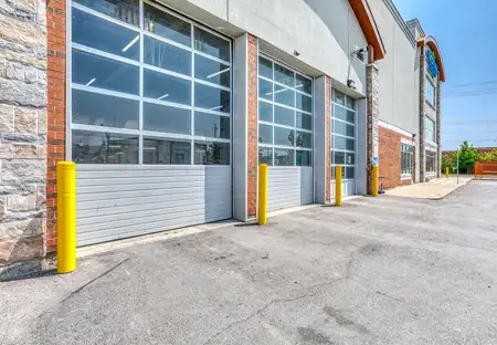 SmartStopSelfStorage-OakvilleONT-2055CornwallRd-LoadingBay