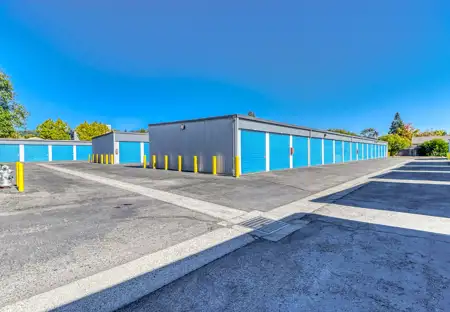 SmartStopSelfStorage-SonomaCA-19240California12-DriveUpUnits