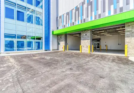 SmartStopSelfStorage-WhitbyONT-60TauntonRd-Loading Bays