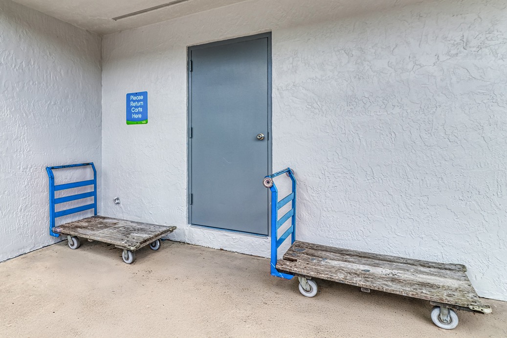 SmartStopSelfStorage-LongwoodFL-460FloridaCentralPkwy-Hand Carts