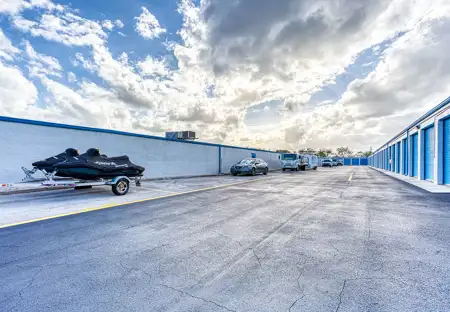 SmartStop-Self-Storage-189LintonBlvd-DelrayBeachFL-Parking