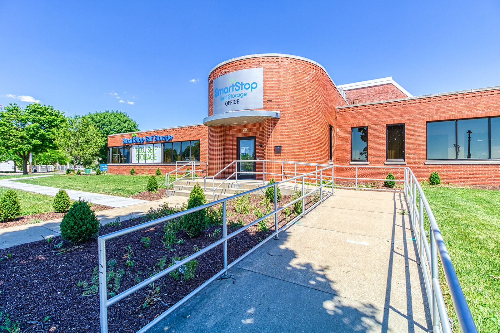 SmartStopSelfStorage-MilwaukeeWI-3420WestCapitolDr-Hero