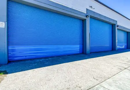 SmartStopSelfStorage-NewarkNJ-99EvergreenAve-Loading Bays