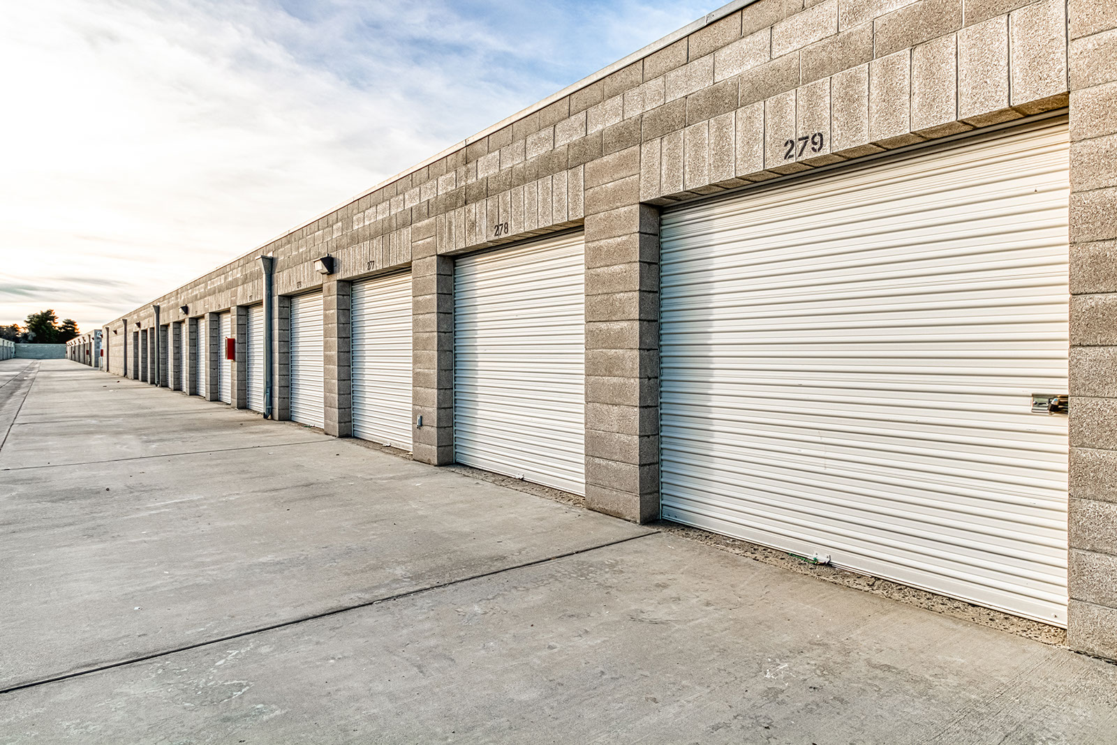 SmartStopSelfStorage-LancasterCA-43707SierraHwy-ExteriorUnits-1