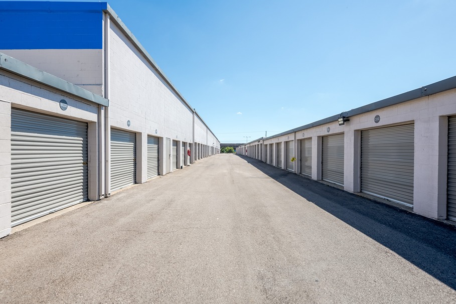 DriveUpUnits at RealStorage-DallasTX-11359ReederRd